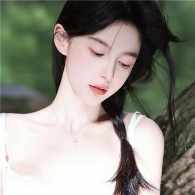 穿黄睡衣的女孩